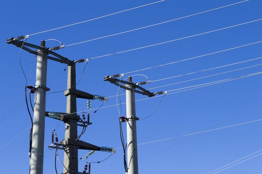 supprimer un câble téléphonique aérien