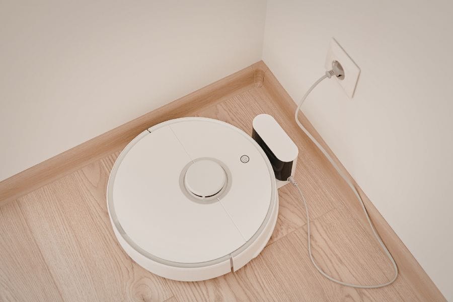 aspirateur robot en charge
