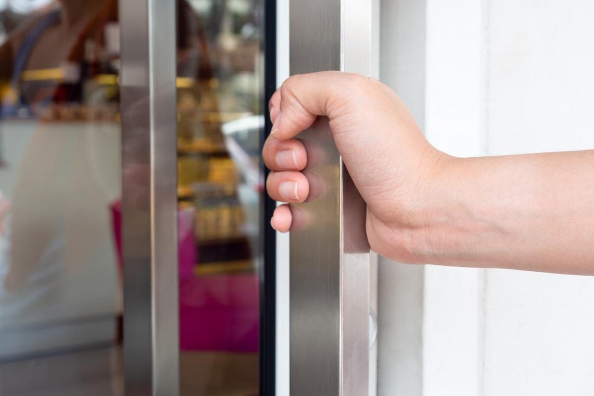que signifie porte poussant gauche ou droite